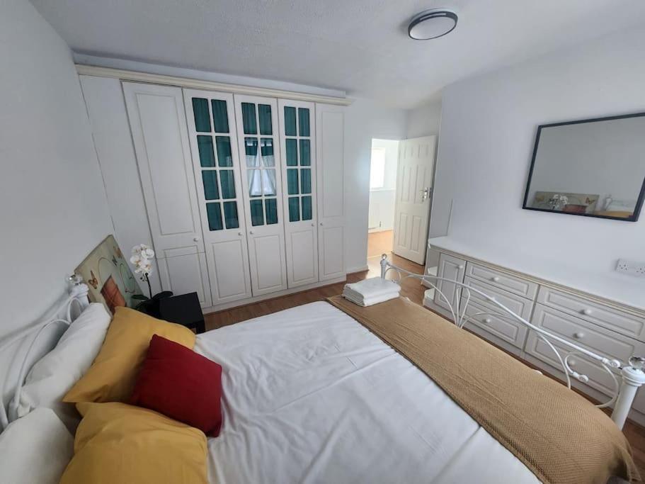 Charming 3-Bedroom Retreat With Modern Comforts South Ockendon Ngoại thất bức ảnh