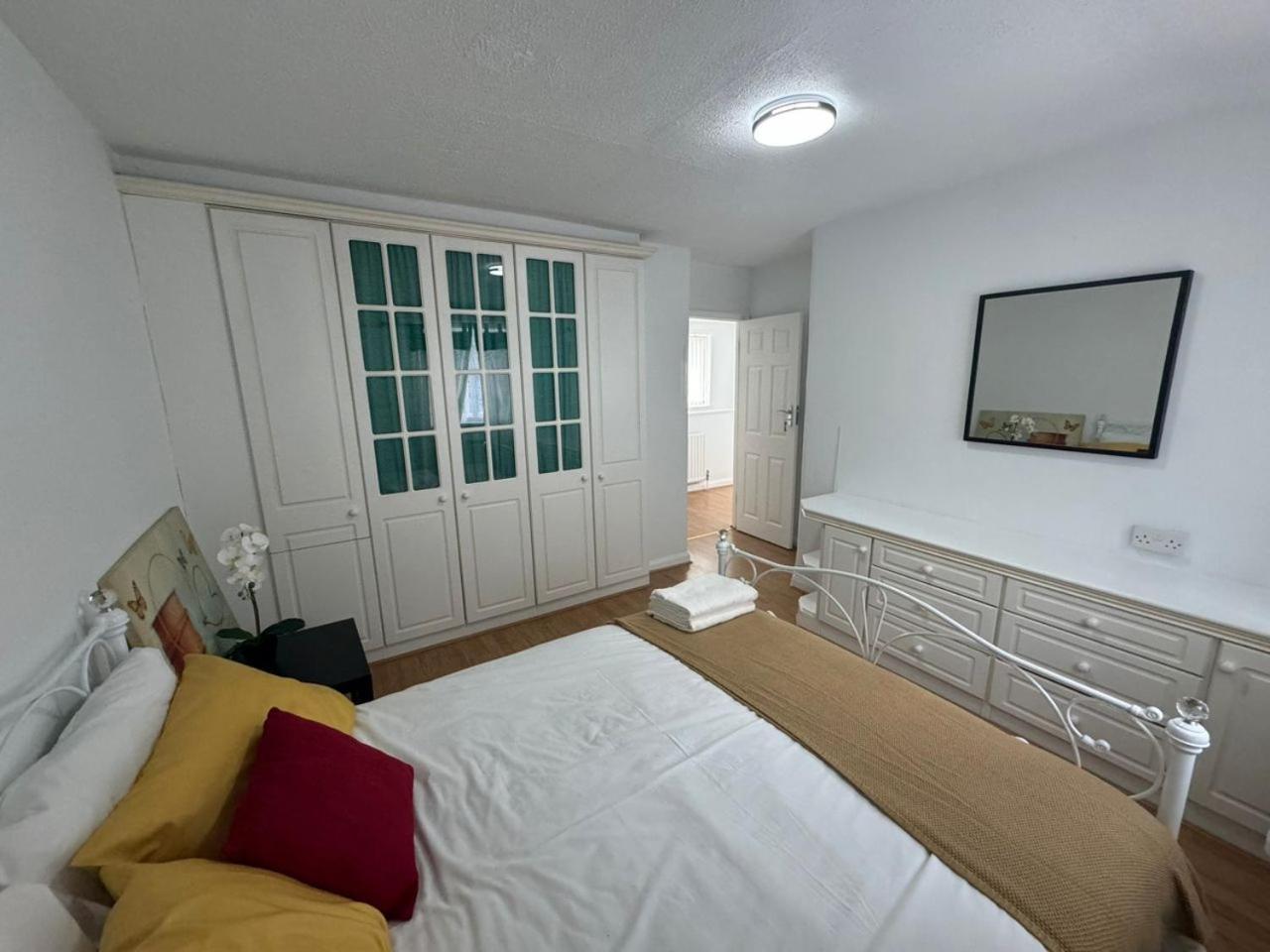 Charming 3-Bedroom Retreat With Modern Comforts South Ockendon Ngoại thất bức ảnh