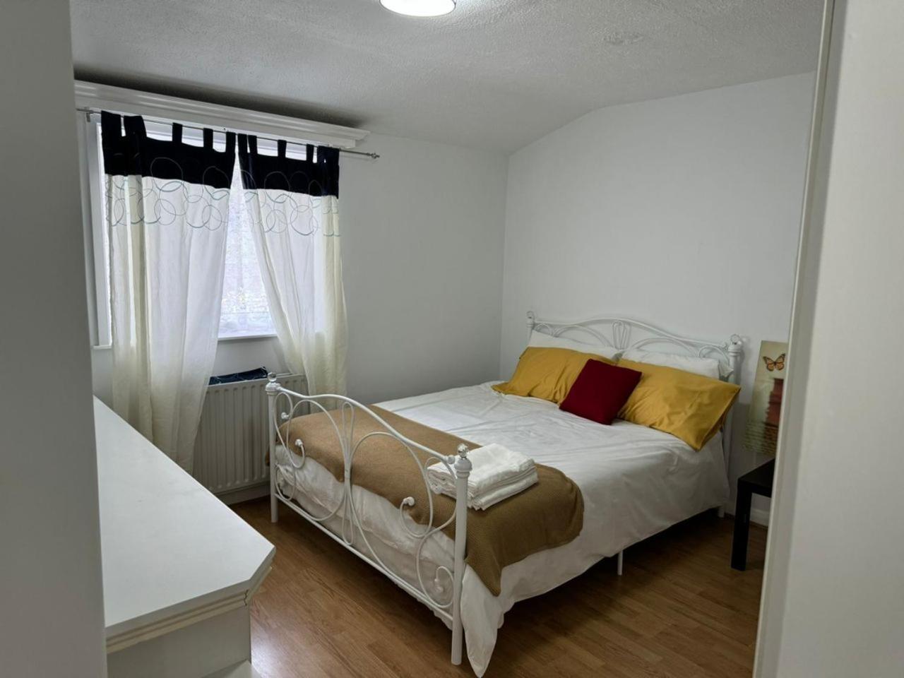 Charming 3-Bedroom Retreat With Modern Comforts South Ockendon Ngoại thất bức ảnh