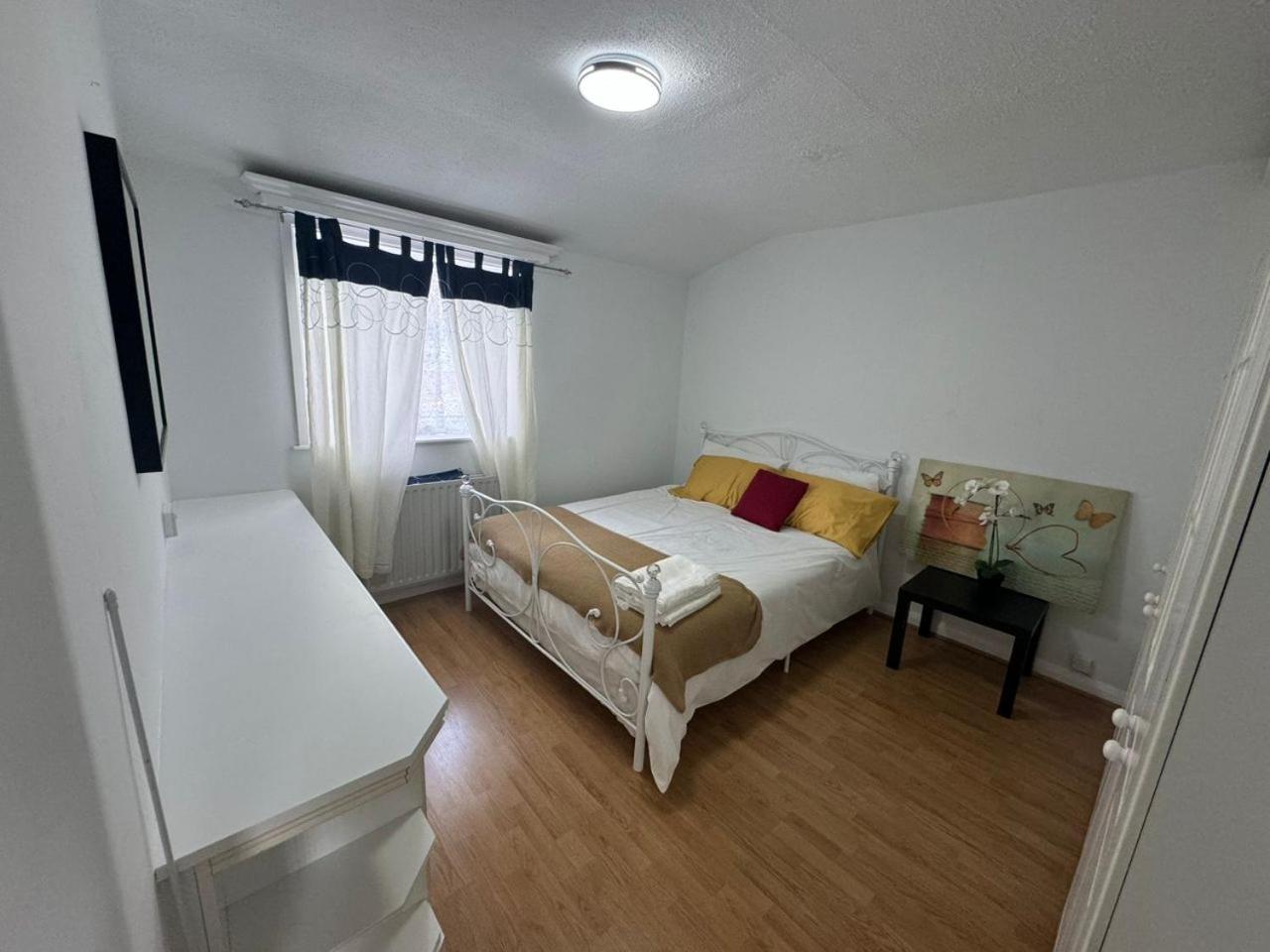 Charming 3-Bedroom Retreat With Modern Comforts South Ockendon Ngoại thất bức ảnh
